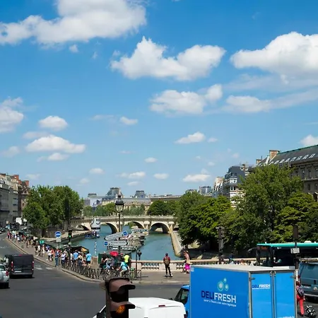 Apolline - Luxury 3br Quai Saint-michel Cathedral Views *