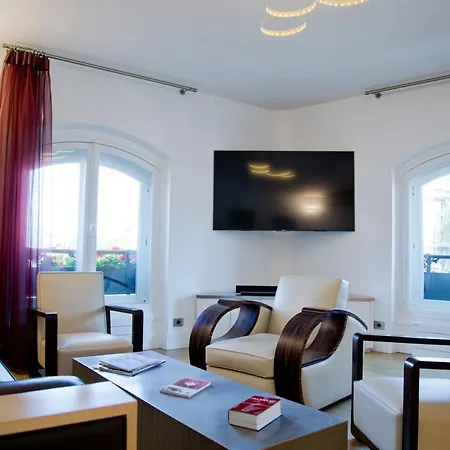 Apolline - Luxury 3br Quai Saint-michel Cathedral Views Apartment Paris